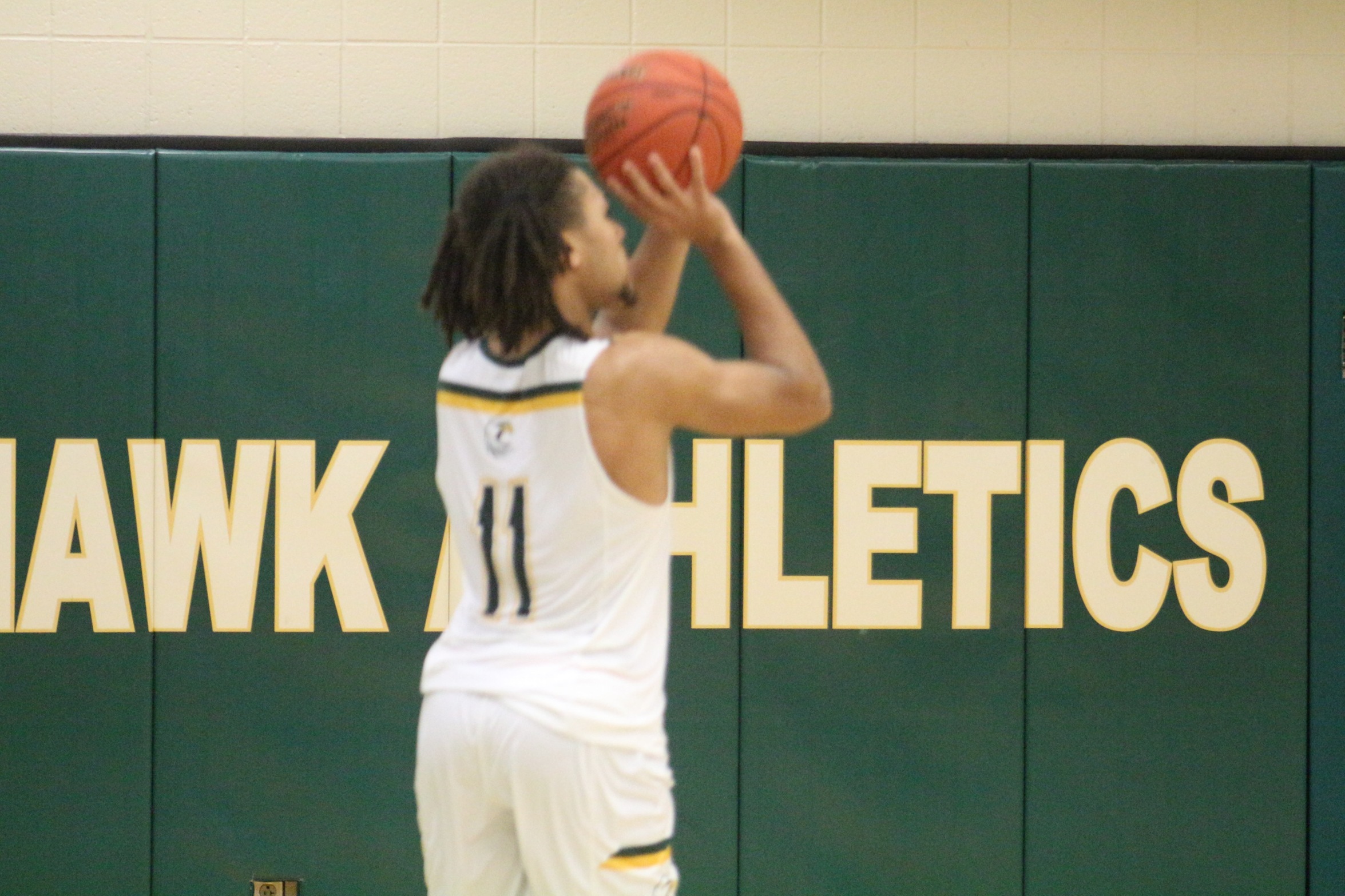 Jayhawks Finish 1-1 in Monroe CC Tournament